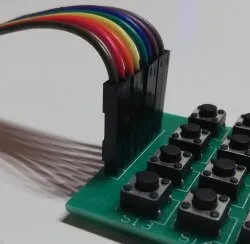 4x4 Matrix Tastatur mit montierten Breadboardkabel