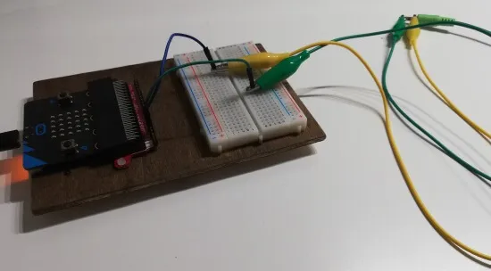 Anschluss - BBC micro:bit an aktiv Boxen