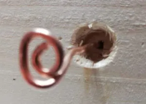 Loch für die Kabeldurchführung