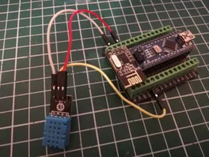 Arduino Nano V3 auf Erweiteurngspaltine mit nRF24L01 Modul und DHT11 Sensor