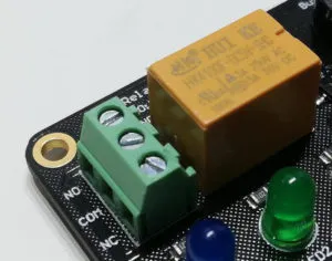 Relais am multifunktionalem Shield