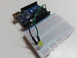 Aufbau der Schaltung um eine LED als Lichtsensor zu verwenden.