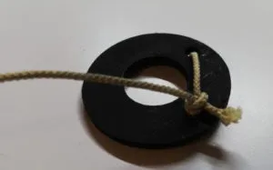 Scheibe mit montierter Kevlarschnur
