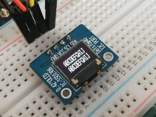 Textgröße 1 mit 2 Reihen Text auf dem 0,42 Zoll OLED Display