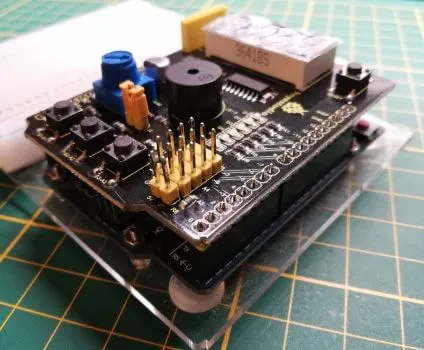 Multi-Purpose Shield V2 von Keyestudio auf dem Arduino UNO