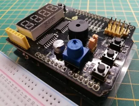 Multi-Purpose Shield V2 von Keyestudio auf dem Arduino UNO