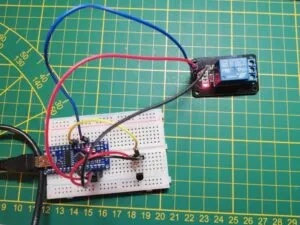 Aufbau der Schaltung - 1 Kanal Relaismodul mit digitalem Temperatursensor DS18B20