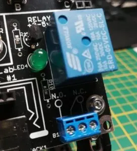 Relais auf dem I/O Side Panel von Totem