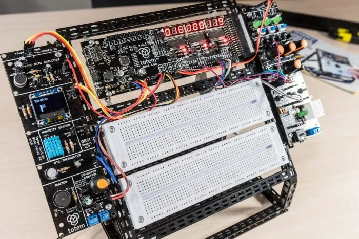 Totem - Mini Lab mit Sensor & I/O Side Panel