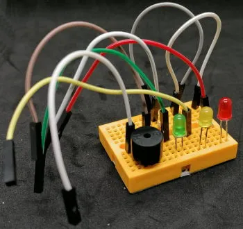 LEDs und Piezo Buzzer auf 170 Pin Breadboard