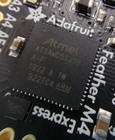 ATSAMD51 auf dem Adafruit Feather M4 Express