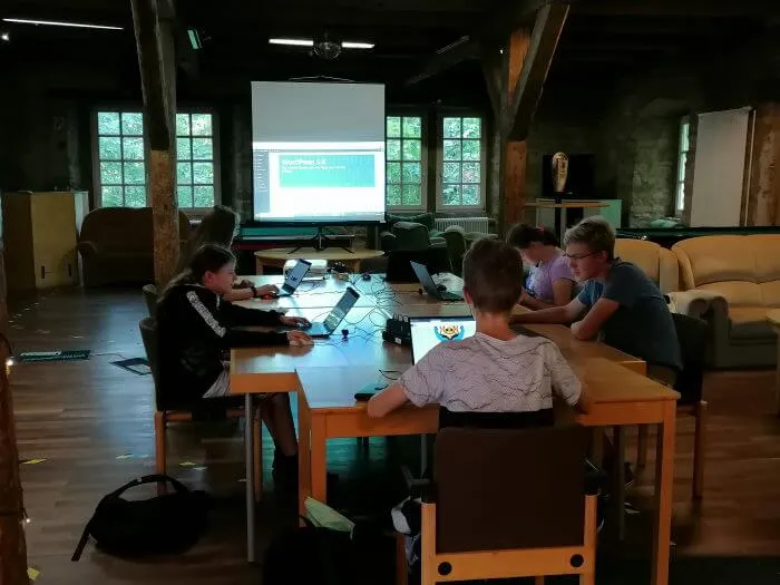 Ferienpassaktion 2021 – baue deine eigene Webseite ohne programmieren