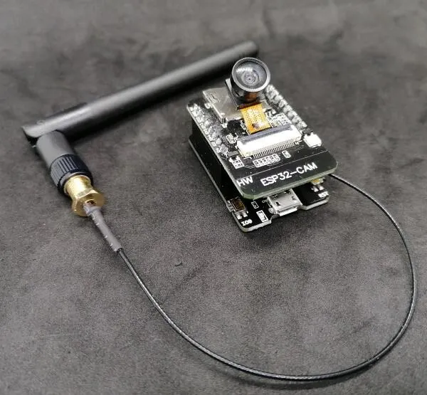 ESP32-CAM mit externer Antenne und Board