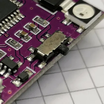 Taster zum Ein-/Auschalten des Ladevorgangs