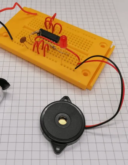 Aufbau der Schaltung aus dem zwölften Türchen des Conrad Adventskalender 2021