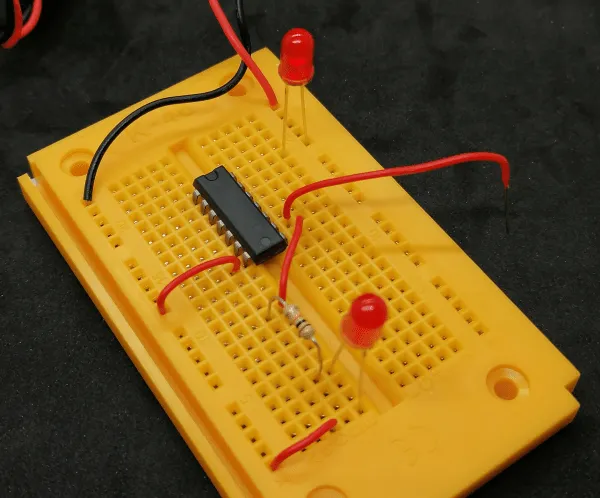 Aufbau Schaltung - CMOS 40106BE mit LED & Taster