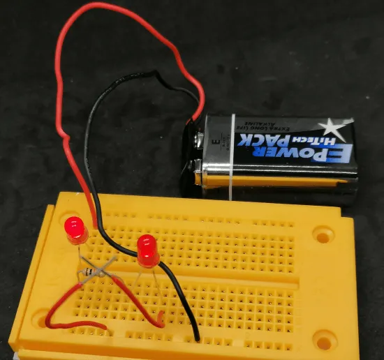 Schaltung mit zwei LEDs und Vorwiderstand