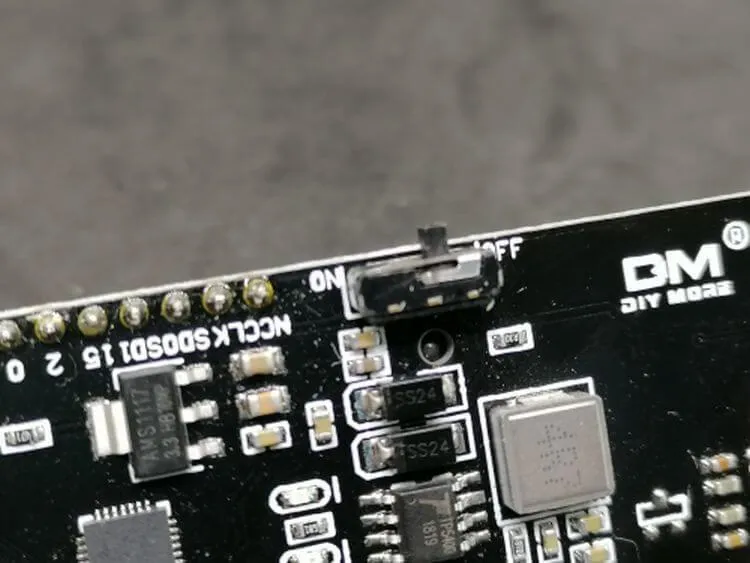 Ein/Aus Schalter für den ESP32 Baustein