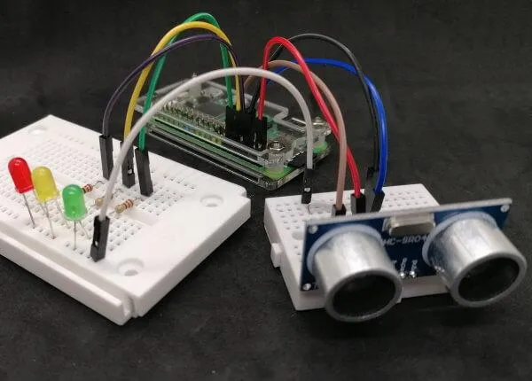Raspberry Pi Zero 2 W mit Ultraschall-Abstandssensor HC-SR04 & LEDs
