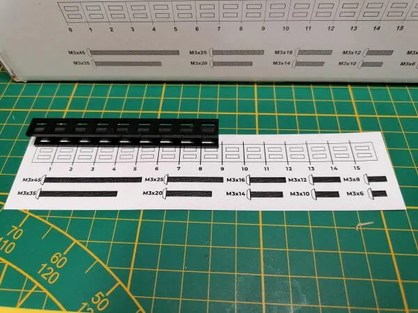 Schablone für Schrauben und Rahmenteile