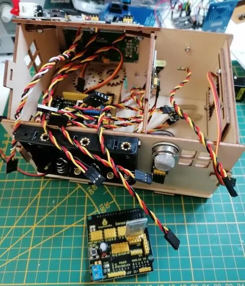 Anschlusskabel am Smart Home Kit von Keyestudio