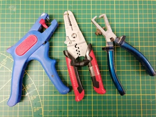 Varianten einer Abisolierzange