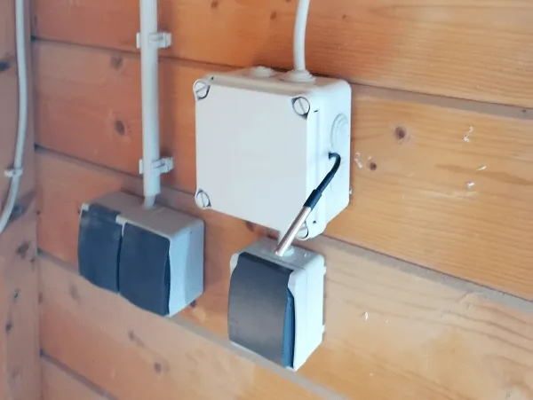 Aufputz - Abzweigdose & Steckdose