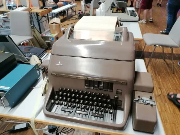 Telegramm Maschine verbunden mit den Internet