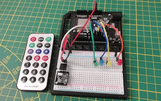 ESP32 mit LEDs und IR-Empfänger (KY022)