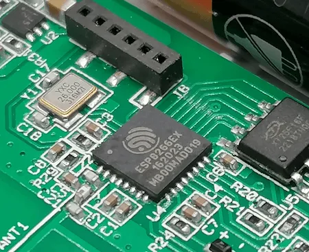 Chip ESP8266EX auf dem Shelly Flood