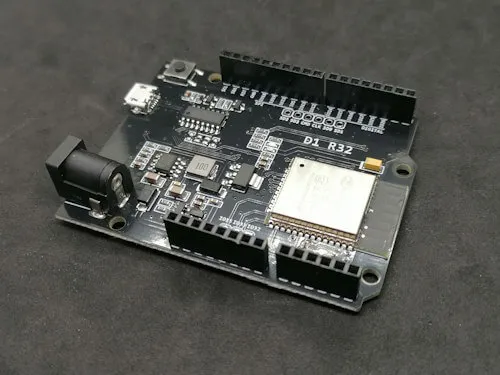 ESP32 D1 R32