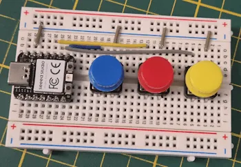 XIAO RP2040 mit drei Taster auf Breadboard