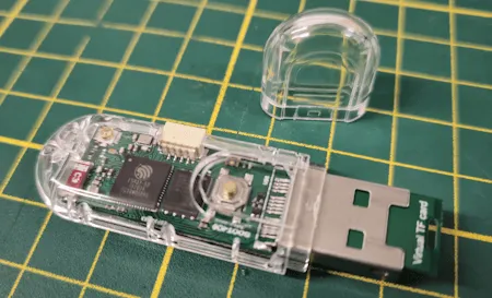 Rückseite des LilyGo T-Dongle S3 mit BOOT Taster (Detail)