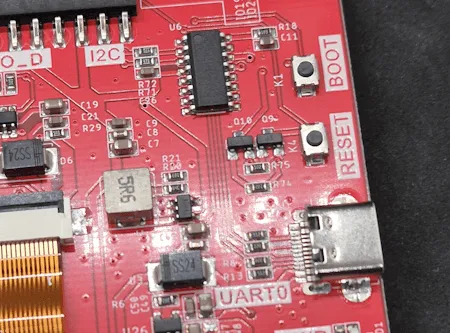 Taster für BOOT & RESET sowie USB-Typ-C Schnittstelle am 5 Zoll CrowPanel