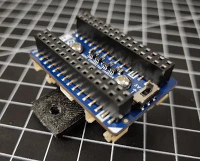 Adapter mit aufgeschraubtem Connector Carrier Board