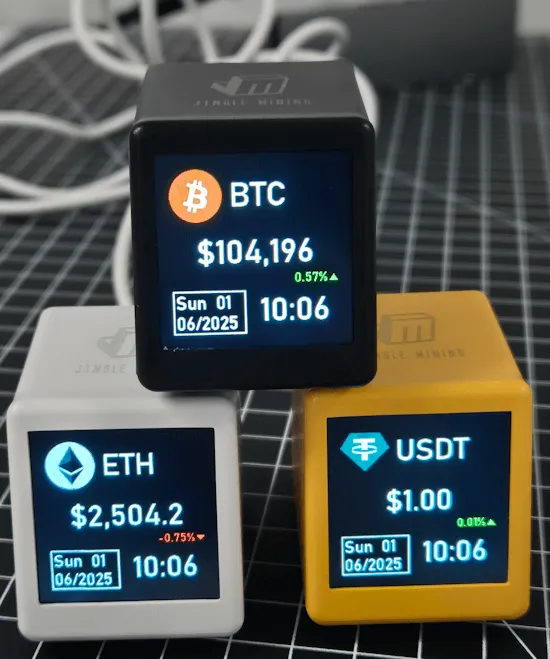 verfügbare Farben des CryptoTrackers von Jingle Mining