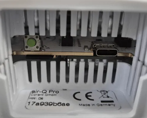 air-Q pro - RESET Taster und USB-C Schnittstelle