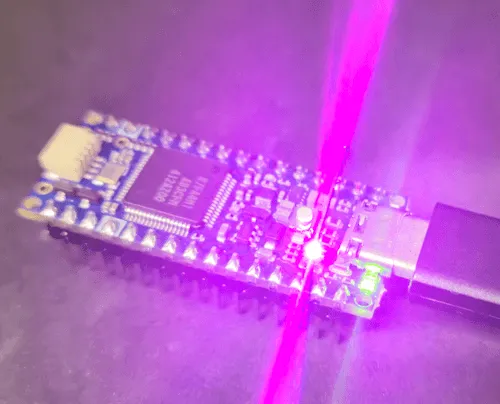 Arduino Nano R4 - RGB LED aktiv