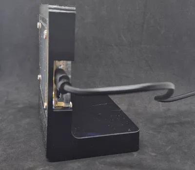 ESP32-2432S028-CYD - Ständer von der Seite