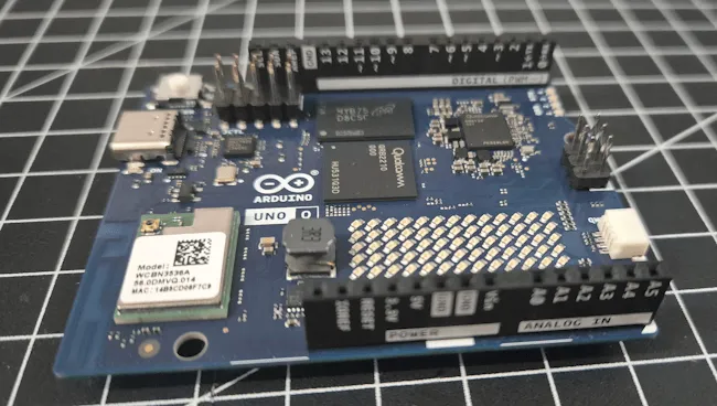 Arduino UNO Q - Ansicht Power und analoge Pins