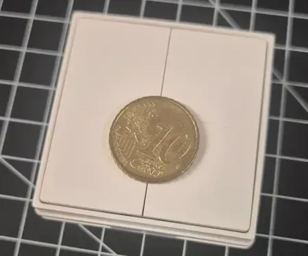 Shelly BLU Wall Switch 4 - Grössenvergleich mit 10cent Münze