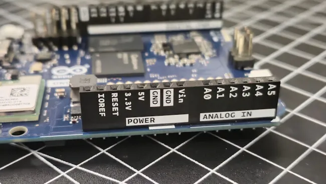 VIN Pin des Arduino UNO Q