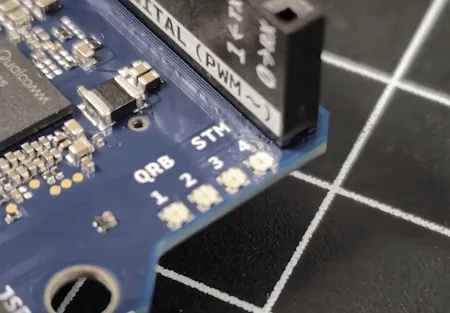 vier RGB LEDs am Arduino UNO Q