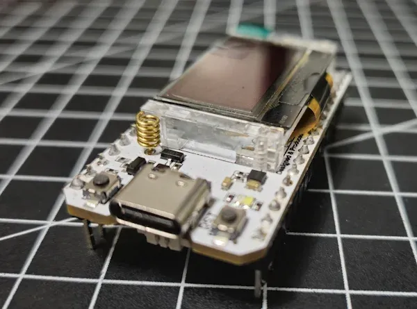 Mikrocontroller Heltec LoRa 32 V3 von vorne